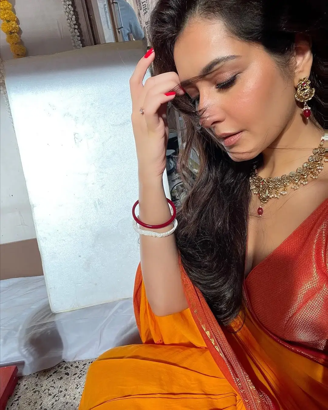 BEAUTIFUL INDIAN ACTRESS RAASHI KHANNA IN YELLOW SAREE 3